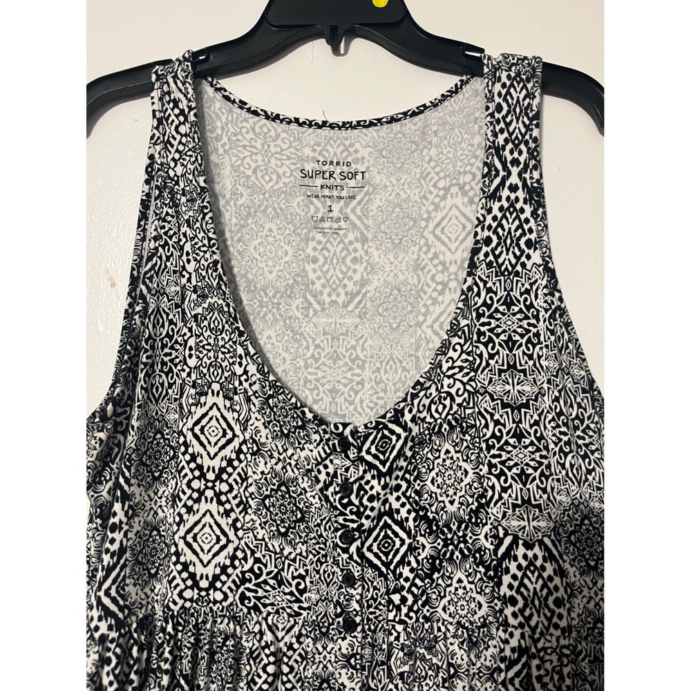 Torrid Super Soft Knits Tank Top Womens 1 Black White Geometric Button Babydoll - Picture 3 of 7
